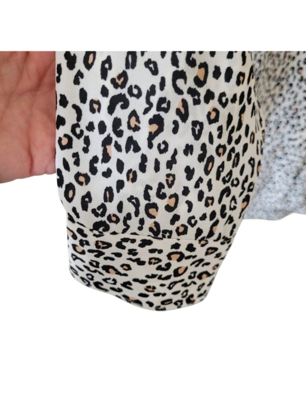 Apt 9 Leopard Print V-Neck Blouse Womens Size M Long Sleeve Pockets Career - Picture 5 of 9